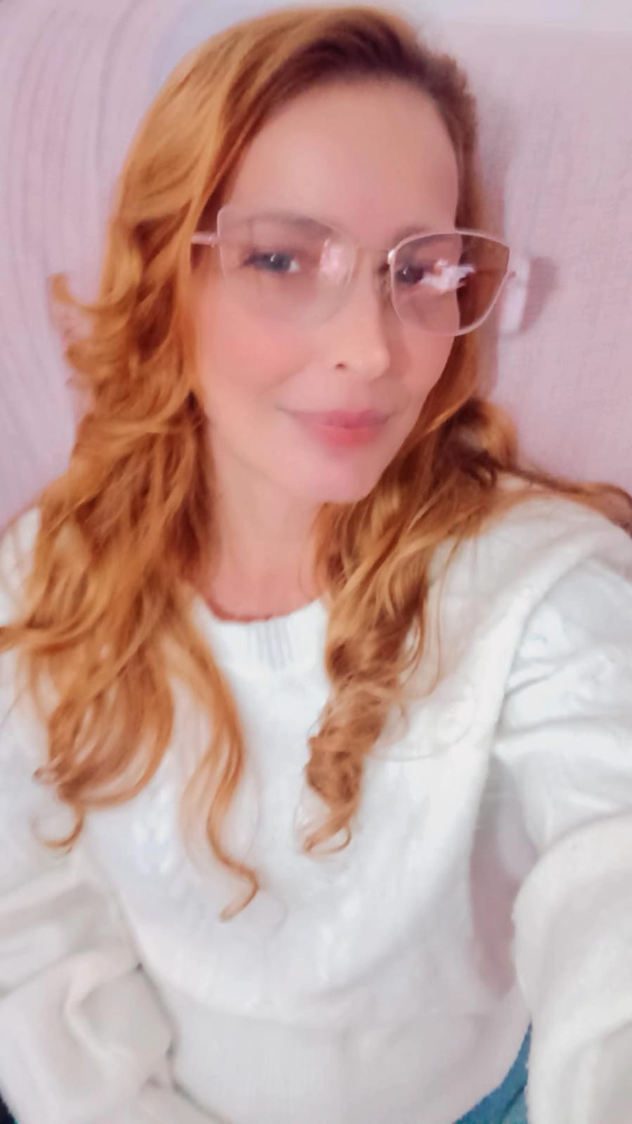 Quase meio século de vida .
A vida pulsa. 
Até o último segundo,
Ela é viva, pulsa, 
Uma luz que se apaga...
Portanto viva, seja com qual idade for. 
Nada mais bonito, do que o amor 
Que vibra, que colore, a vida. 

Eliz Leão