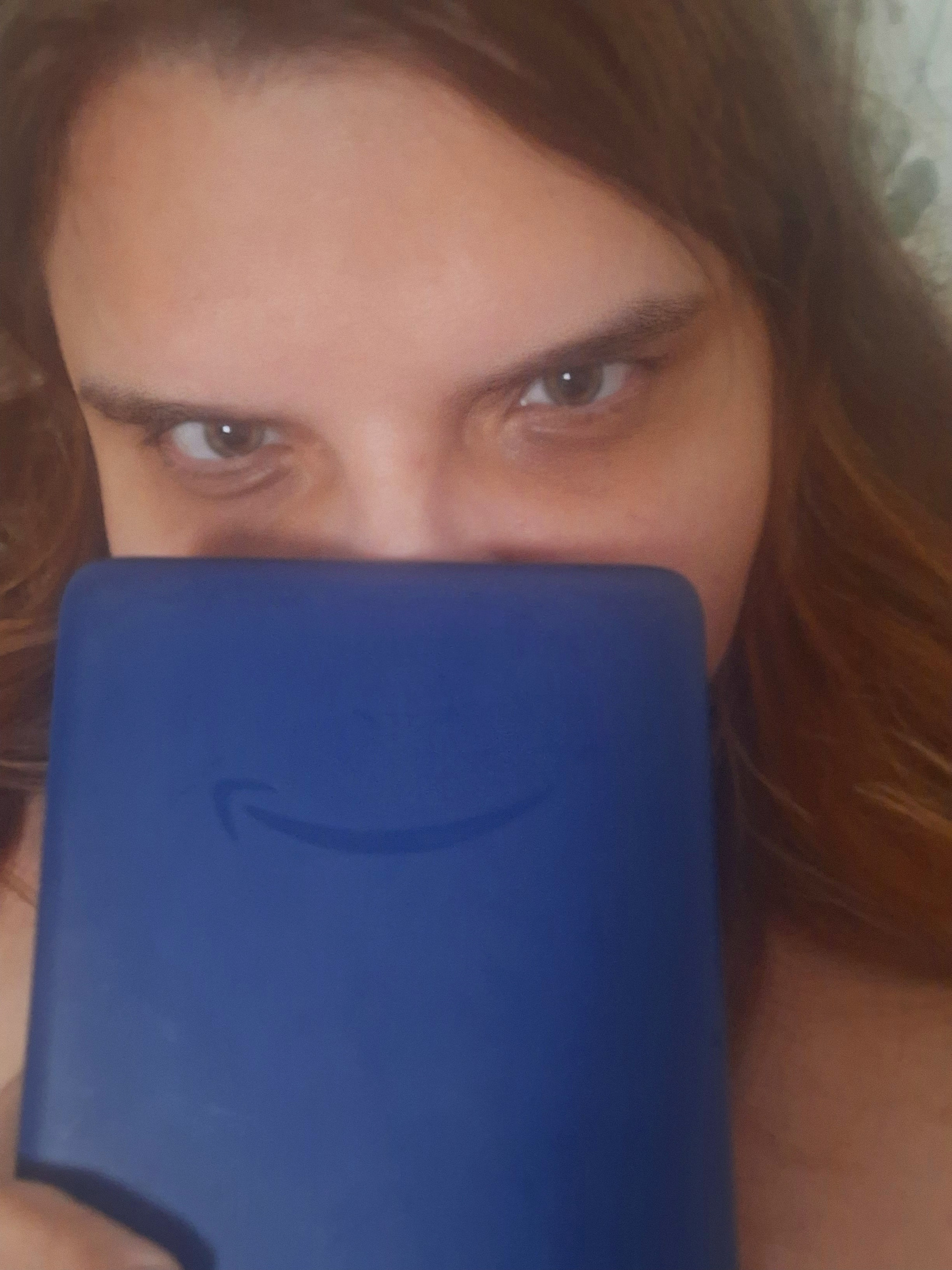 Olá, meus amores. Sou uma escritora e leitora capixaba e estou escrevendo um livro de contos que abordam amor, trauma e processos de cuidado e cura. Por enquanto, tenho três contos cujos trechos vou começar a postar por aqui. Também quero aproveitar as leituras e os escritos de vocês!!! Bora trocar? 💖🥰