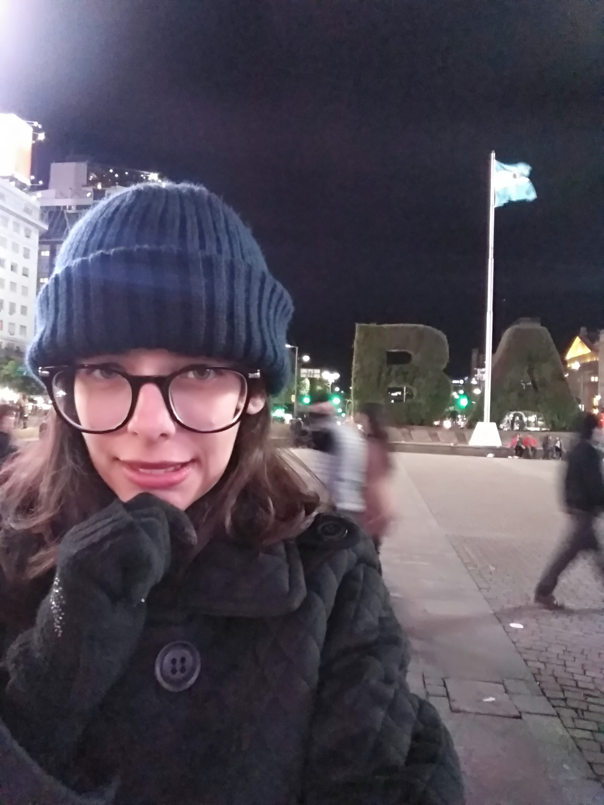 Sou uma pessoa apaixonada por aprender e por compartilhar conhecimento, principalmente sobre a minha área de estudo, a Biblioteconomia. Adoro ler, explorar novos temas e fazer trabalhos manuais, que me ajudam a relaxar e também a exercitar minha criatividade. Além disso, tenho um canal na Twitch, onde faço streams, discutindo e interagindo com pessoas que compartilham os mesmos interesses. Viajar também é uma das minhas grandes paixões, adoro explorar novos lugares e conhecer diferentes culturas.