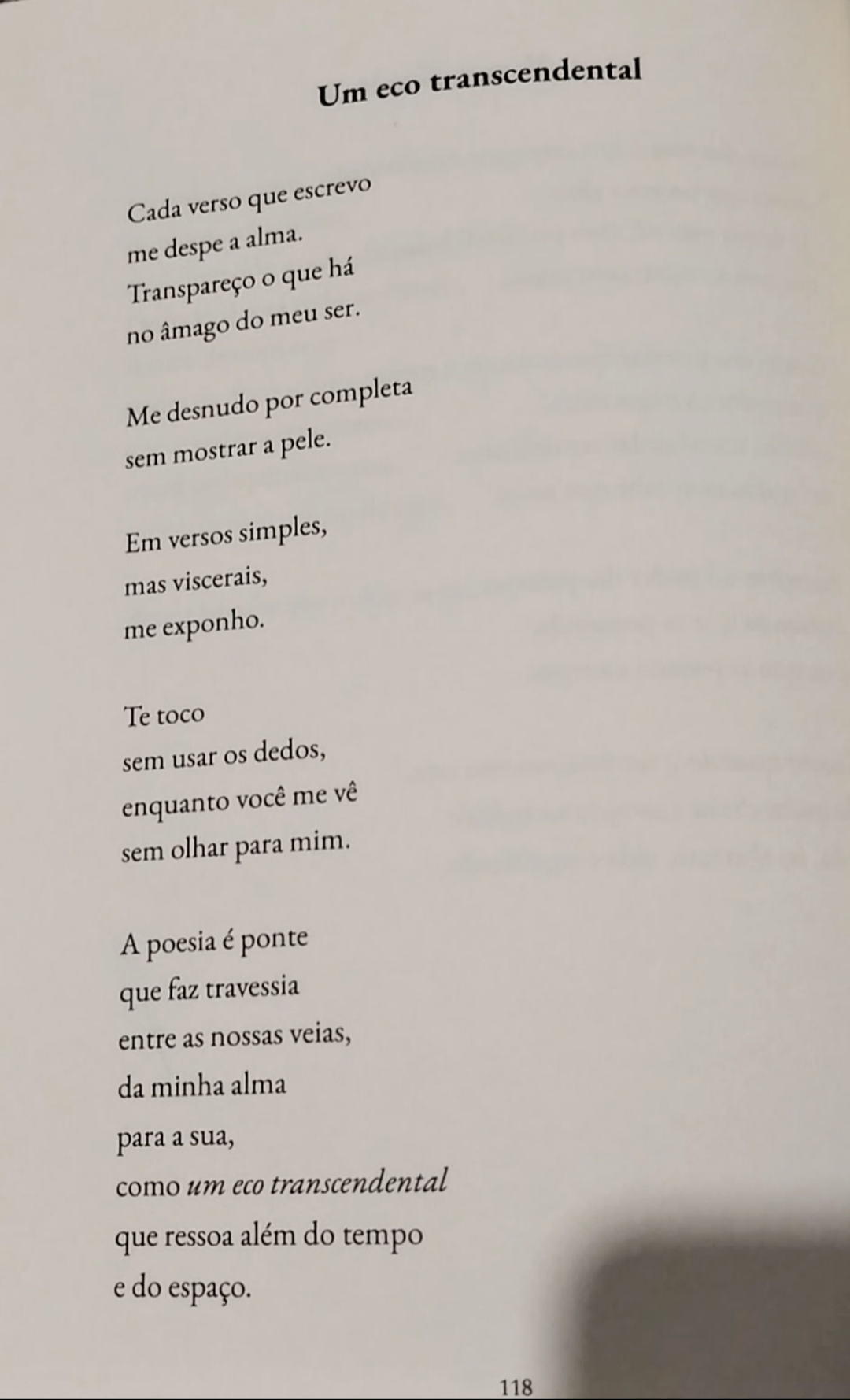 Te toco sem usar os dedos,
enquanto você me vê
sem olhar para mim...

(Do meu livro "Penso, Sinto, Logo Poetizo.")