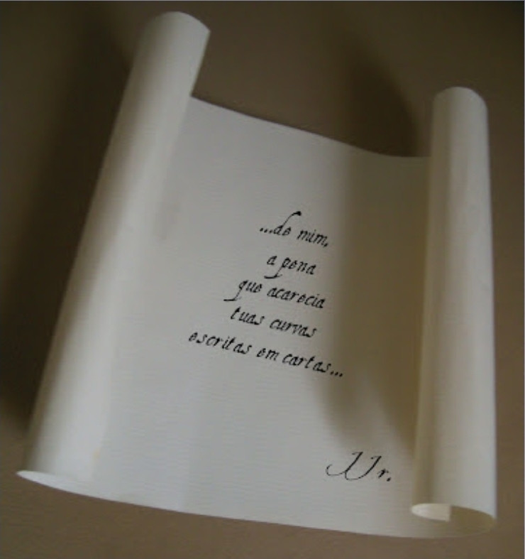 Cartas. 

"...de mim
A pena
Que acarecia
Tuas curvas 
Escritas em cartas..."

JJr.